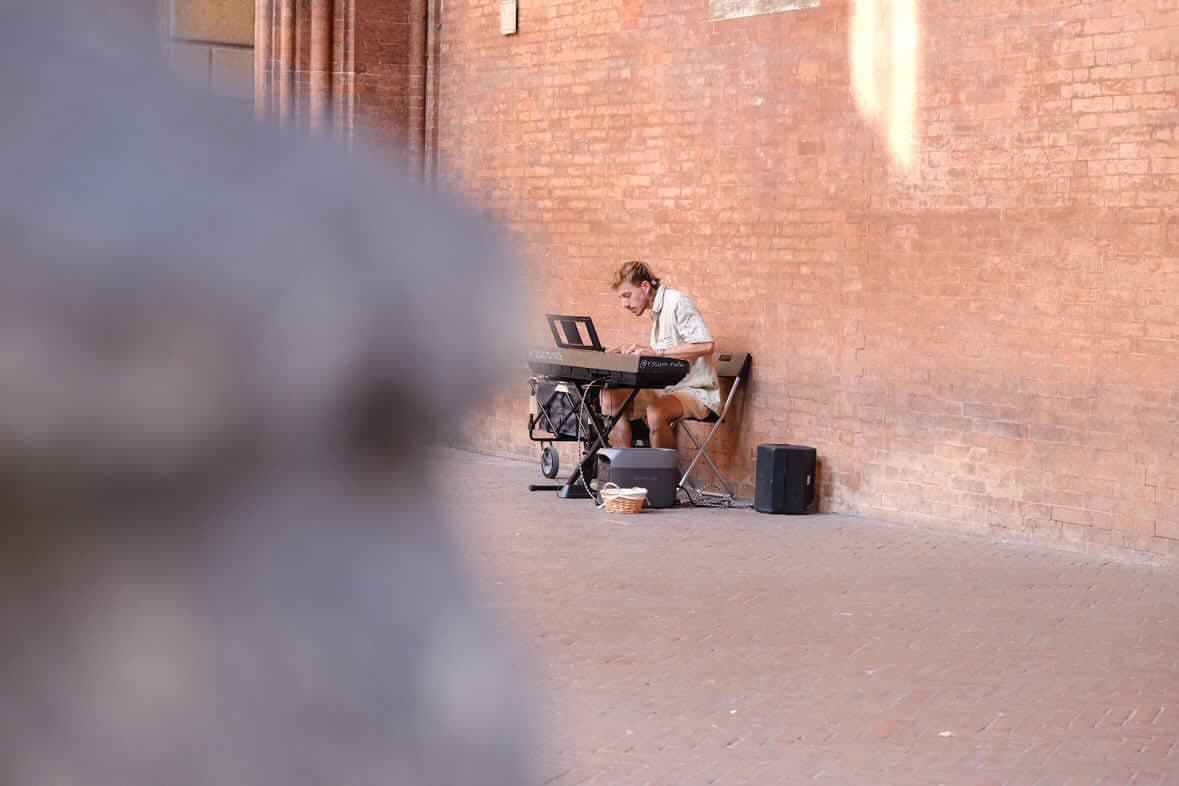 Au piano, en Italie, pendant les sept semaines de route