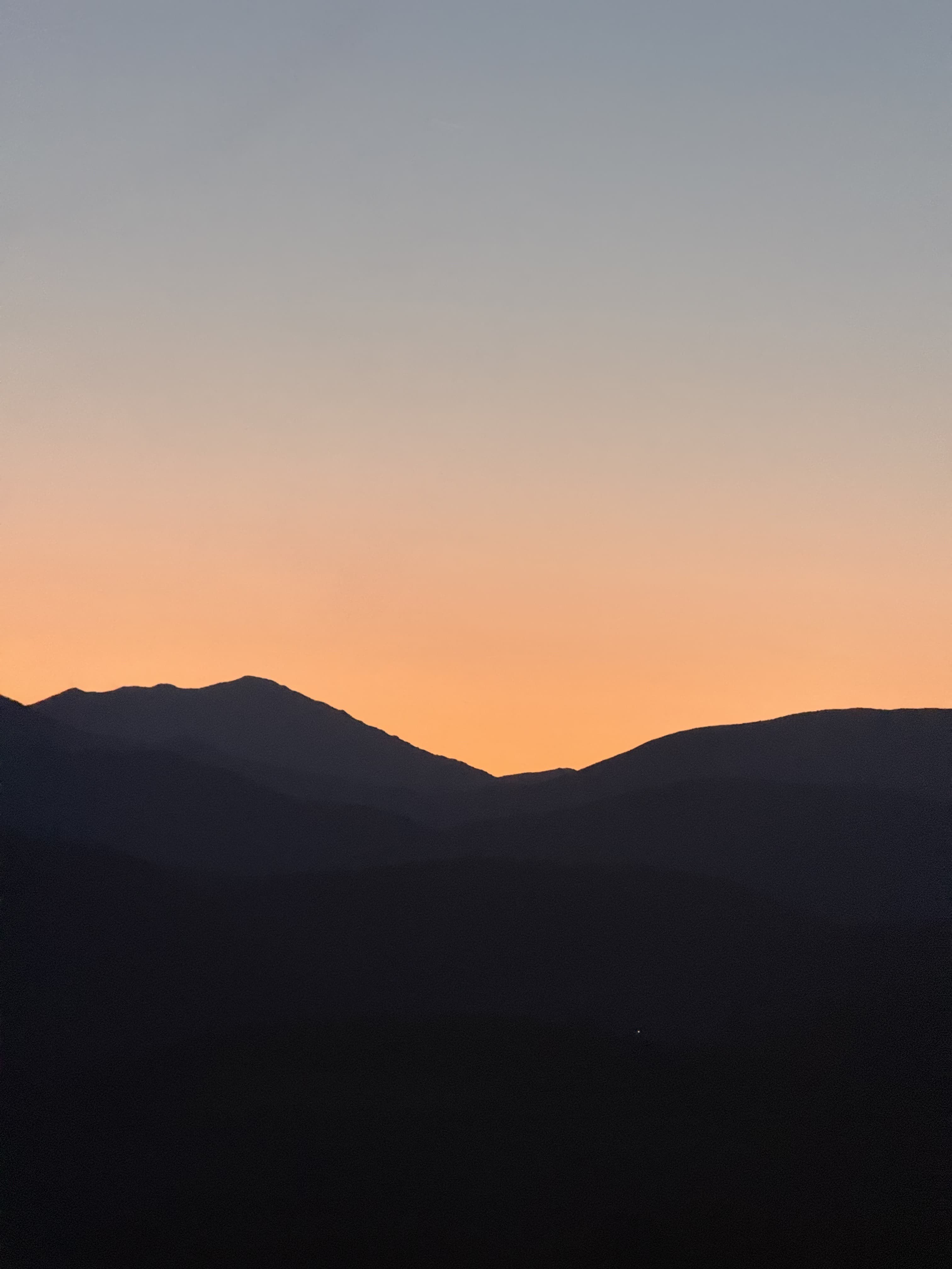 Coucher de soleil sur les montagnes